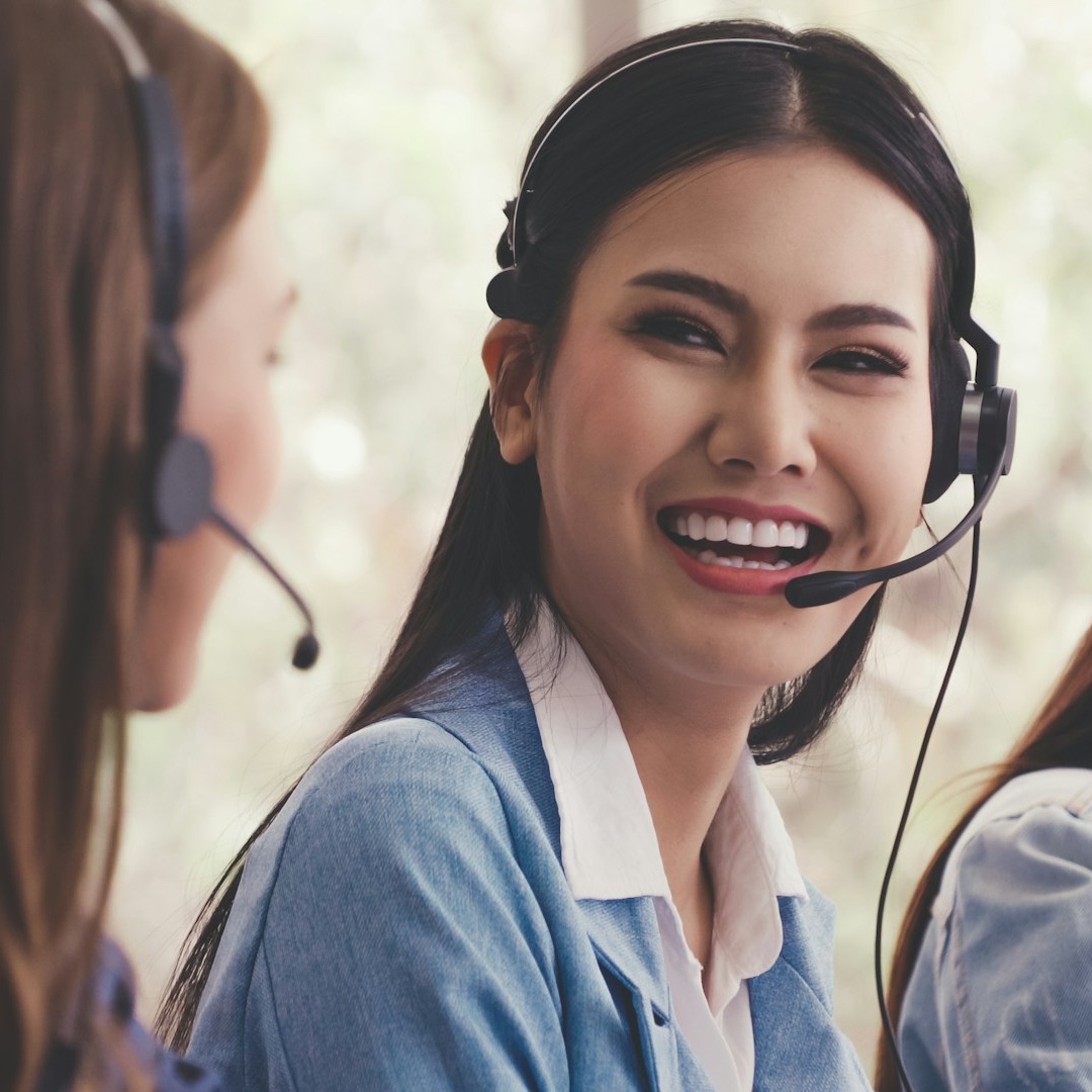 Maria, a senior Lemon Receptionist, on a live call
